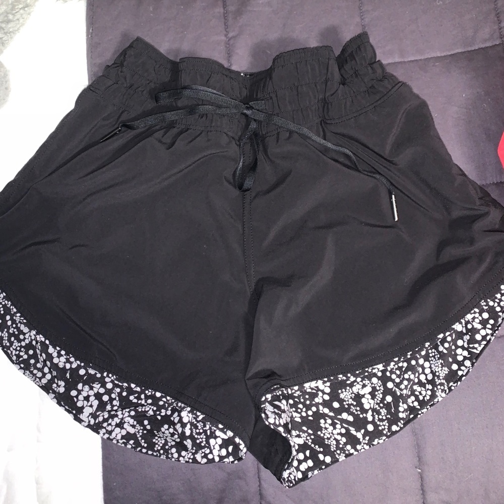 lululemon shorts - Picture 1 of 3